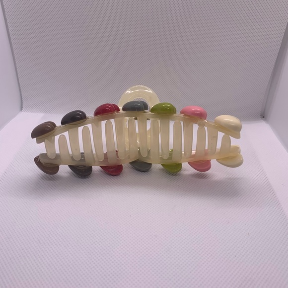 BRAND NEW Cute & Fun X-Large Beige Hair Clip w/Multicolored Hearts on Both Sides - Picture 7 of 8